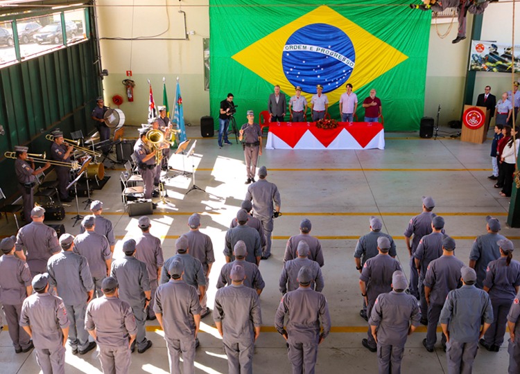Homenagem ao Dia do Bombeiro reúne autoridades no subgrupamento de Assis