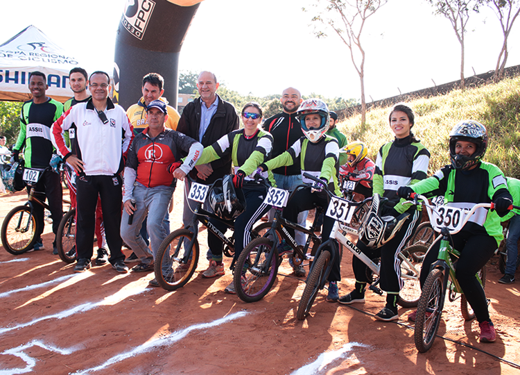 Assis conquista 5 medalhas no ciclismo BMX
