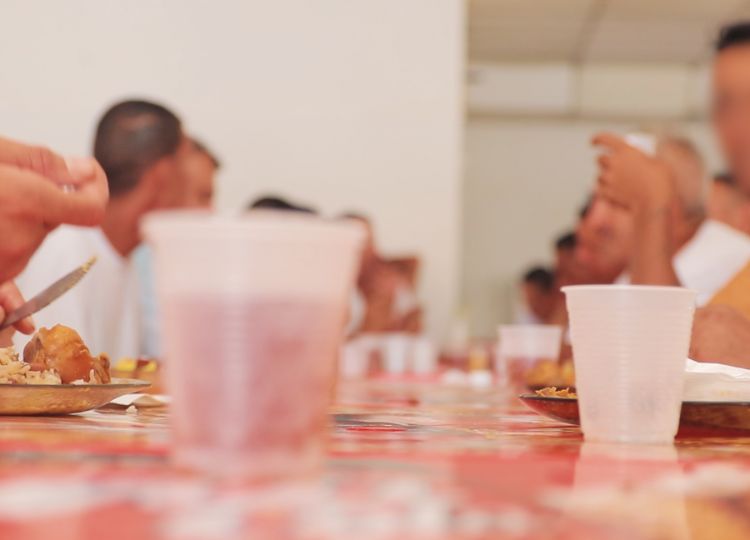 Reeducandos da Penitenciária de Assis ganham almoço de confraternização no Restaurante Popular