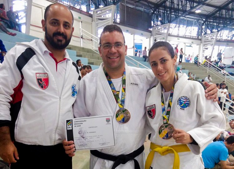 Assis coloca dois atletas no pódio do Campeonato Brasileiro Veteranos e Kata