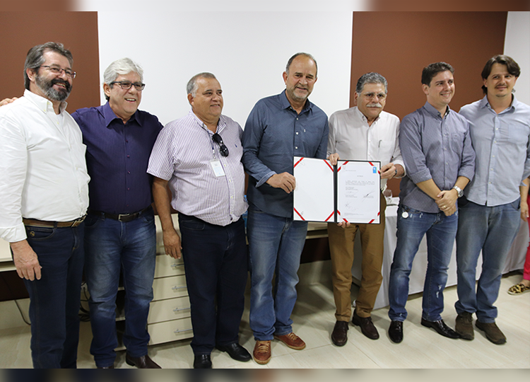 Prefeito José Fernandes anuncia investimentos da Sabesp em Assis