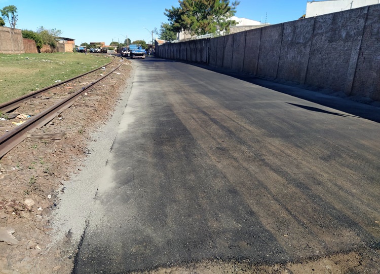 Prefeitura realiza pavimentação asfáltica na Rua Cecílio Tarifa