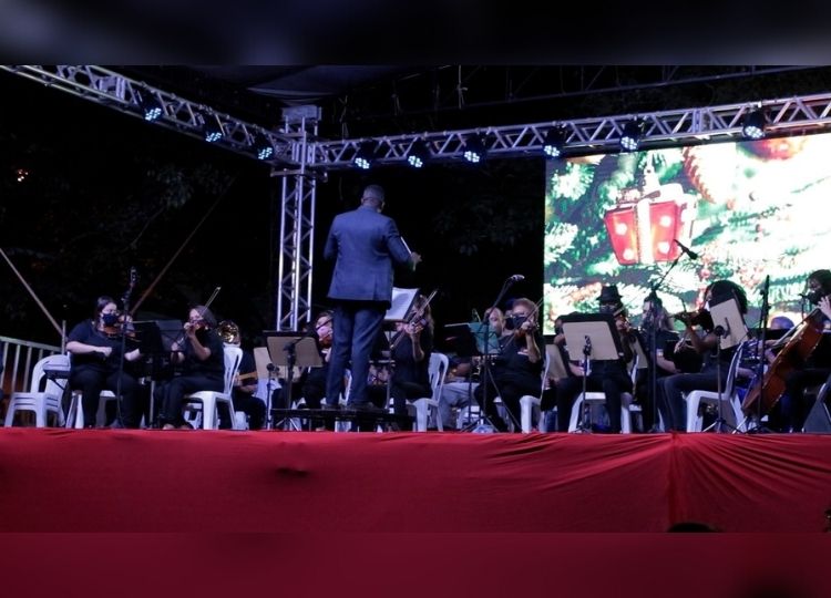 CIDADE EM MOVIMENTO: Cantata Iluminada de Natal emociona público presente durante apresentação na Praça da Mocidade