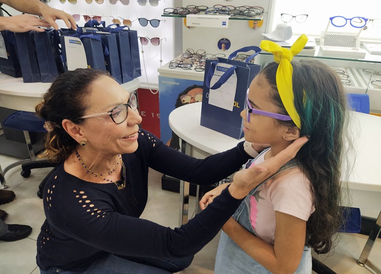 Projeto Visão do Futuro realiza entrega gratuita de óculos de grau para crianças de Rede Municipal de Ensino