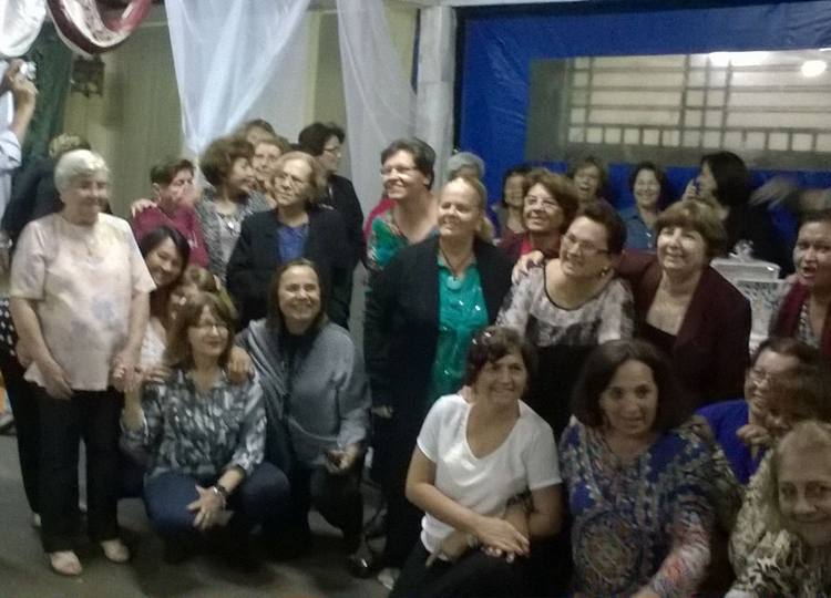 Alunos do Agita Assis realizam jantar árabe em comemoração ao Dia das Mães