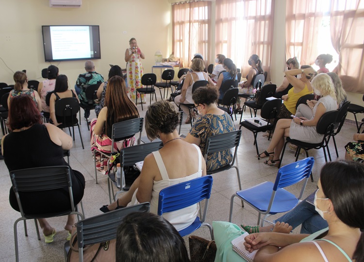EDUCAÇÃO EM MOVIMENTO: Rede Municipal de Ensino realiza encontro visando à volta as aulas