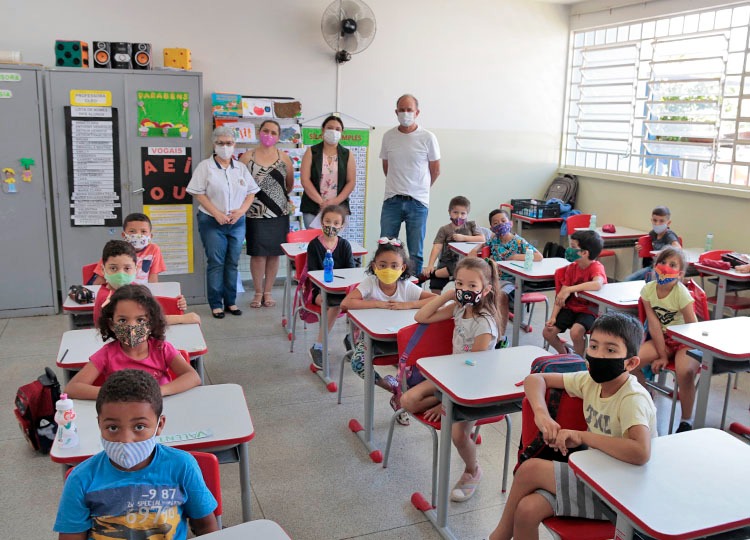 Prefeito visita escolas municipais e acompanha melhorias realizadas
