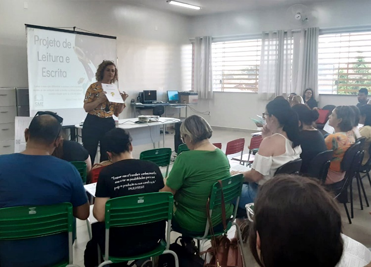 Professores do ensino fundamental recebem orientações em ‘Horários de Estudos’ na Secretaria da Educação
