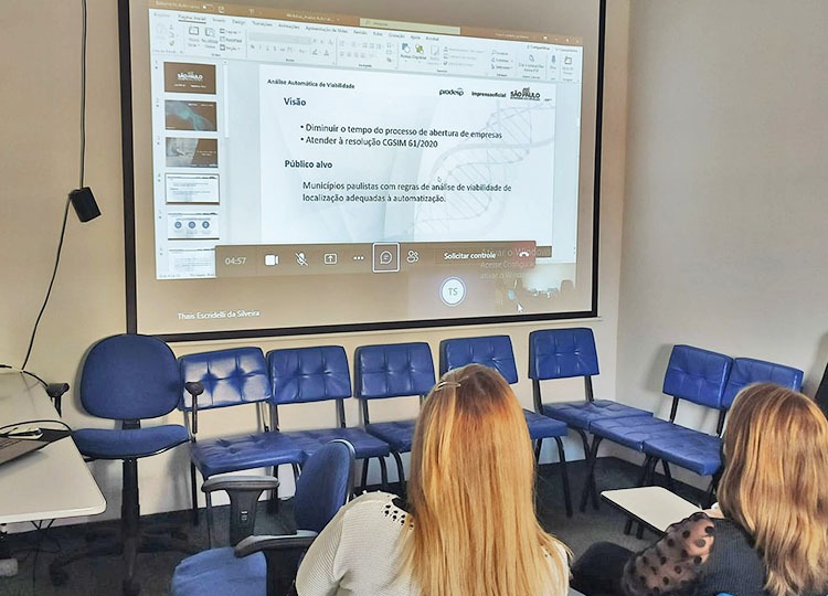 Servidores do ‘Via Fácil’ se preparam para implementação de novo sistema que agilizará o tempo de abertura de empresas