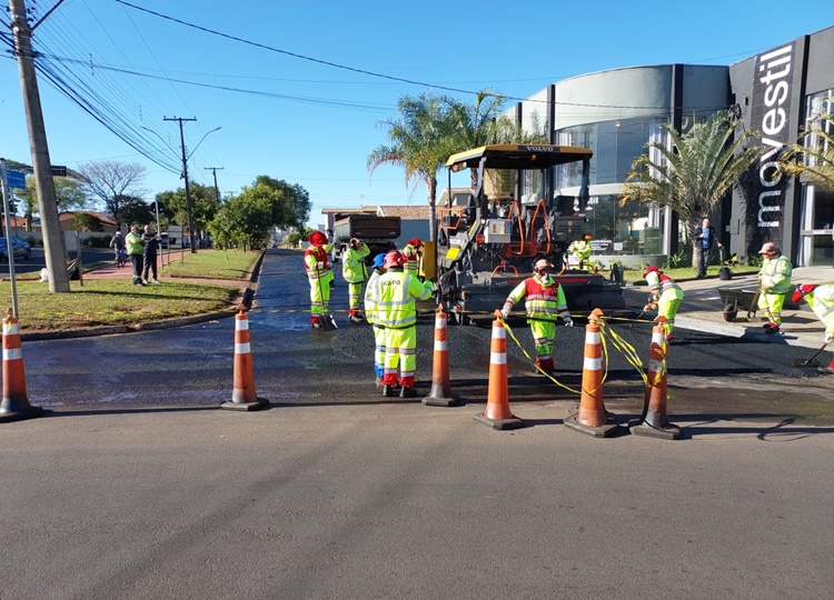 ASFALTO PARA TODOS: Obra de recapeamento chega à Avenida Professor José Bolfarini