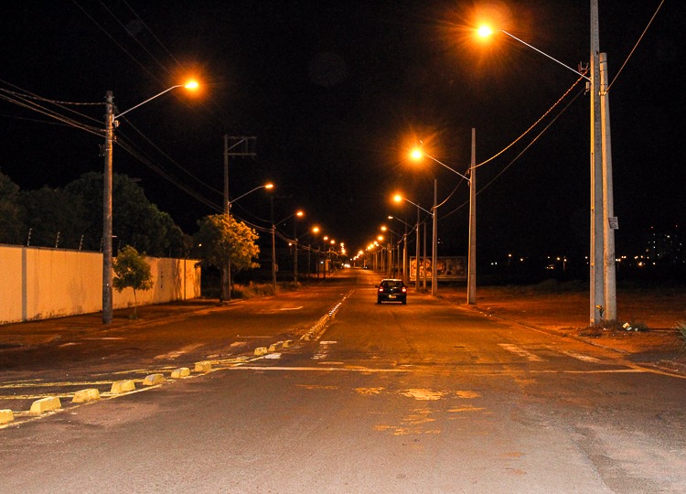 Prefeitura ilumina trecho usado para caminhadas