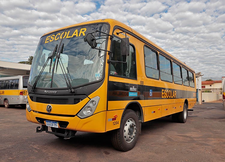 Prefeitura recebe do Estado novo ônibus adaptado para transporte dos alunos da Rede Municipal de Ensino