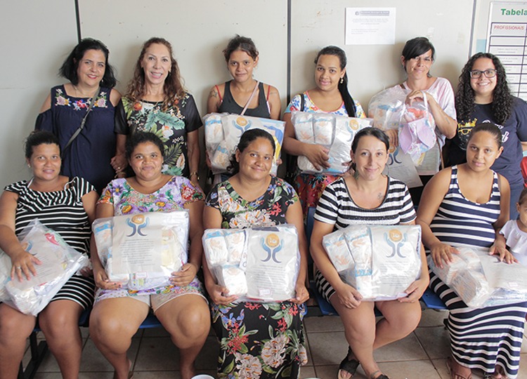 Fundo Social entrega enxovais de bebês na ESF Colinas