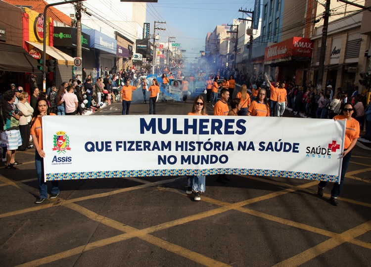 Com o tema Mulheres em Movimento, desfile cívico na Avenida Rui Barbosa marca os 118 anos de Assis