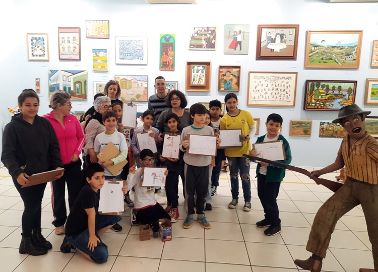 EDUCAÇÃO EM MOVIMENTO: alunos da Rede Municipal de Ensino realizam atividades extracurriculares