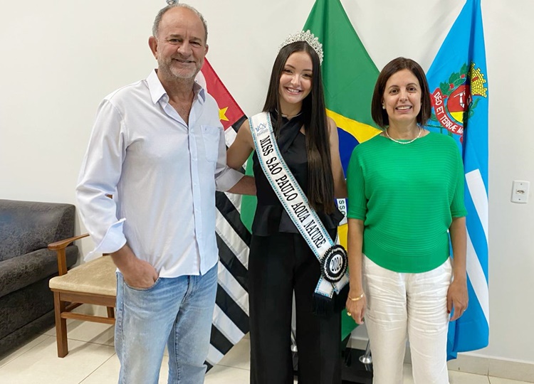Miss São Paulo Ana Clara Almeida de Souza visita gabinete municipal