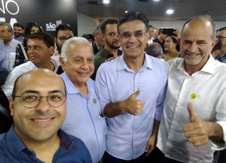CIDADE EM MOVIMENTO: Prefeito José Fernandes e vice Aref recebem equipamentos do Programa Nova Frota