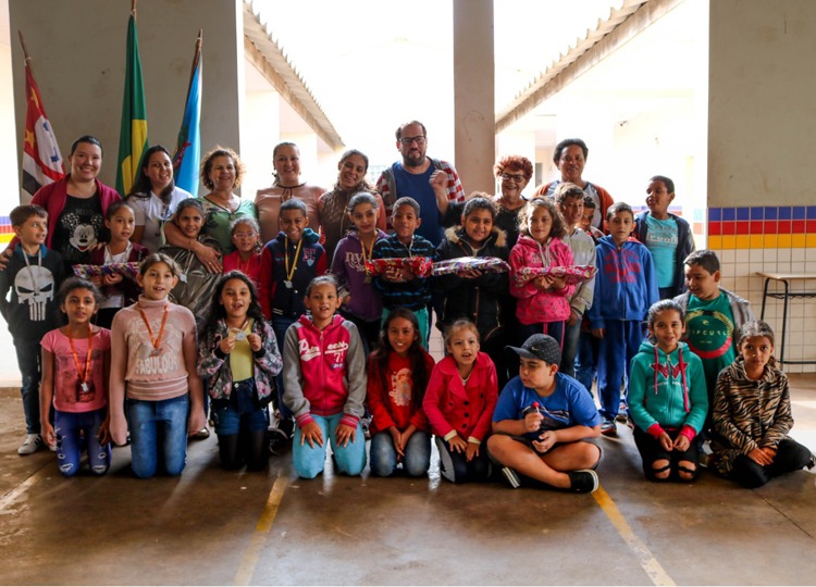 Alunos das escolas Coraly Júlia e João Leão recebem medalhas da Olimpíada Brasileira de Astronomia e Astronáutica