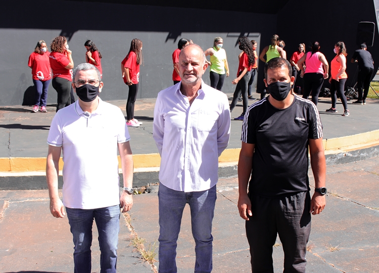 Prefeito anuncia volta dos projetos culturais e esportivos na cidade