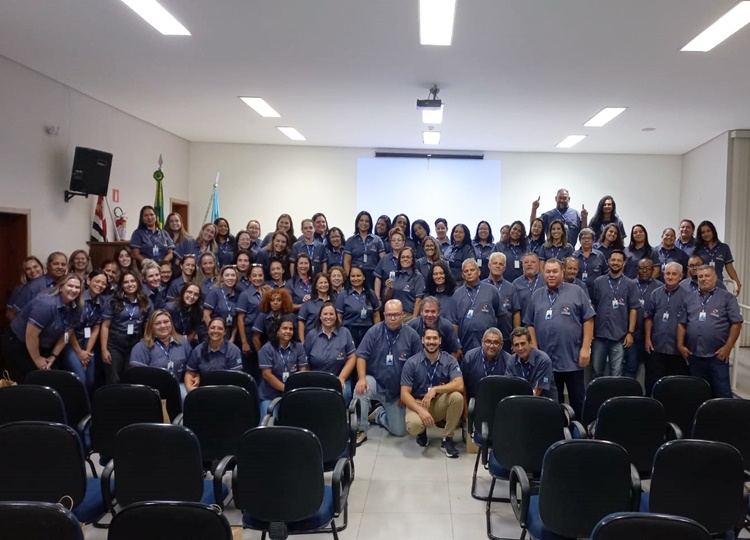 Prefeitura incorpora oficialmente novos servidores da Assistência Social com entrega de uniformes e crachás