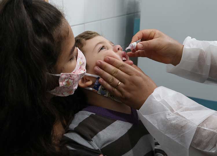 SAÚDE EM MOVIMENTO:  Prefeitura promove ação de vacinação contra a poliomielite e acerto de carteirinhas, neste sábado, dia 20