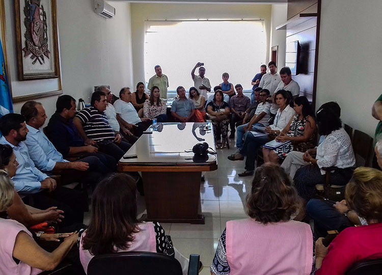 Prefeitos do CIVAP discutem a manutenção dos serviços de Oncologia no HRA