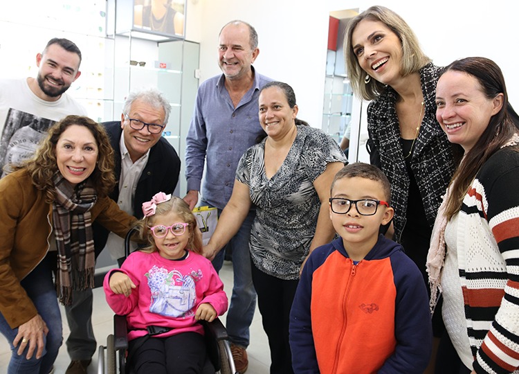 Projeto Visão do Futuro do Fundo Social realiza mais uma entrega gratuita de óculos de grau