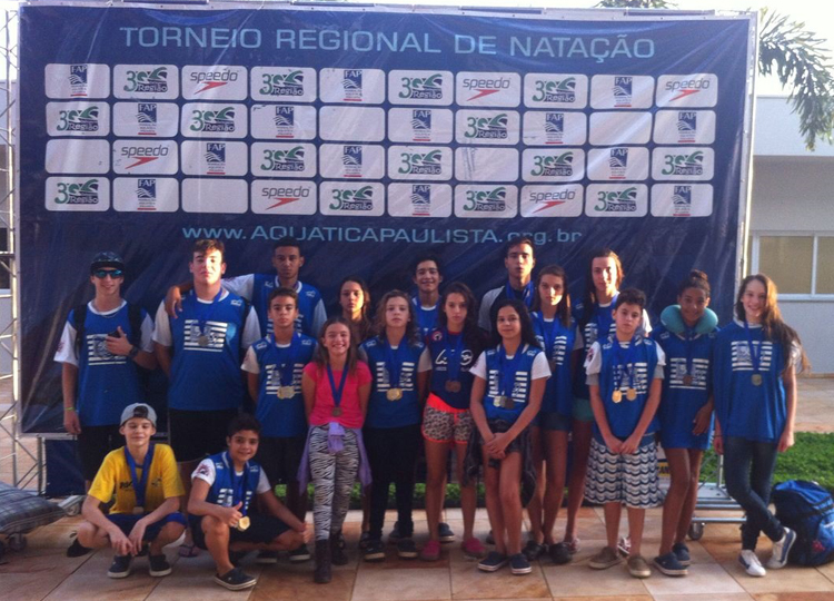 Nadadores de Assis participam de Torneio Regional