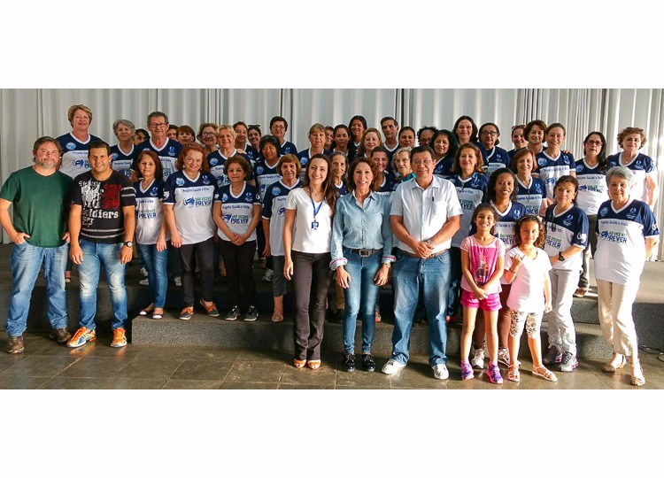 Grupo Prever doa camisetas ao Projeto Vida e Saúde do Fundo Social