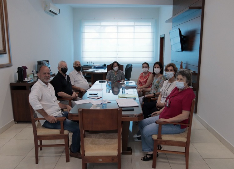 SAÚDE EM MOVIMENTO: Gestores municipais e Direção do Hospital Regional discutem soluções para cirurgias eletivas