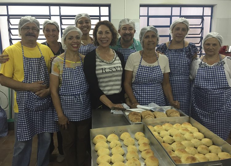 Fundo Social forma 1ª turma da Padaria Artesanal e entrega certificados aos participantes