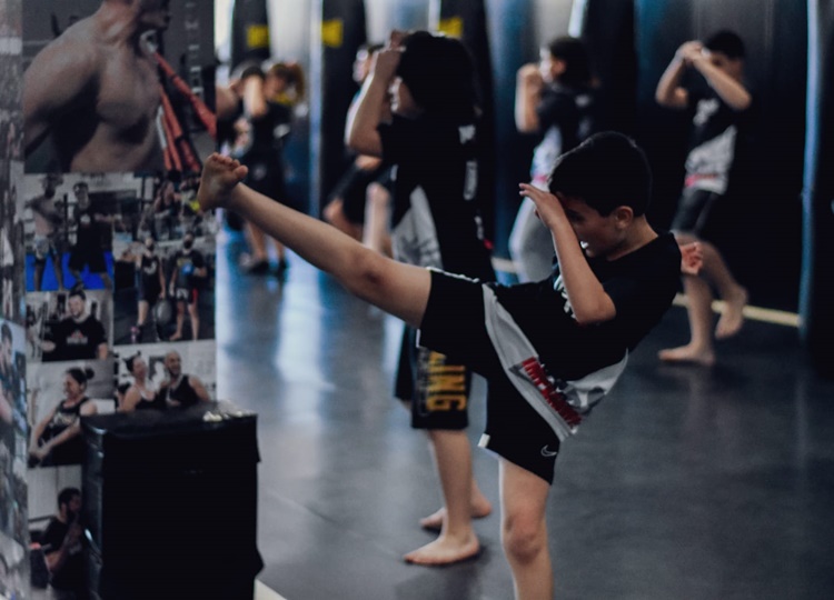 ESPORTE EM MOVIMENTO: Prefeitura oferece aulas gratuitas de kickboxing