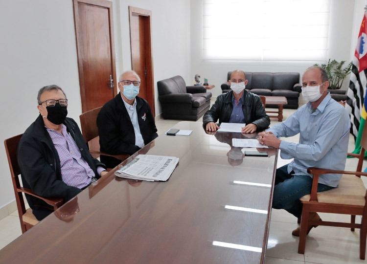 Prefeito recebe pleitos de representantes do comércio de Assis para que trabalhadores da classe sejam incluídos no próximo grupo da vacina contra COVID-19
