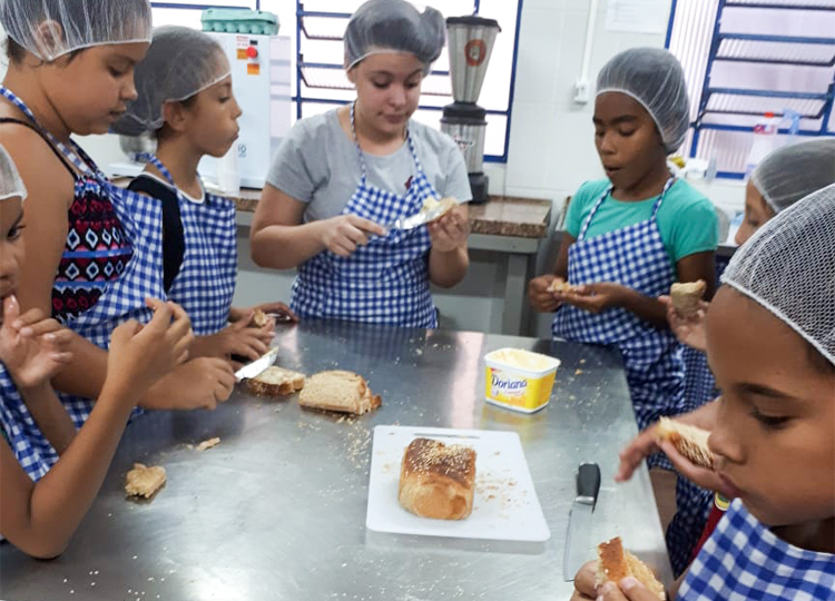 Alunos do CEDET fazem curso de panificação