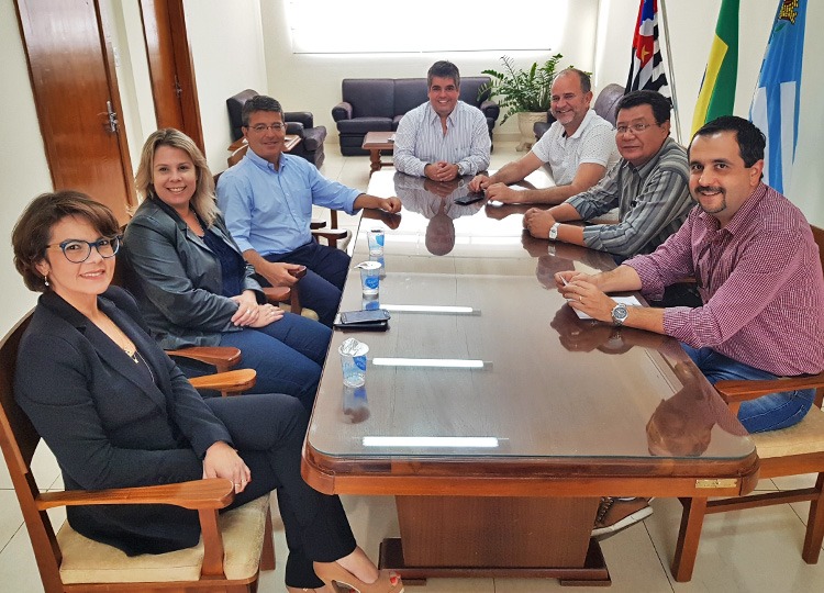 Prefeito de Assis recebe visita de cortesia de representantes de nova empresa prestadora de serviços em Saúde