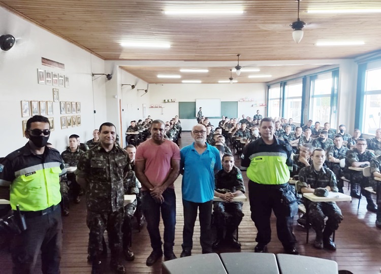 CONSCIENTIZAÇÃO EM MOVIMENTO: Prefeitura realiza palestra sobre normas de trânsito no Tiro de Guerra