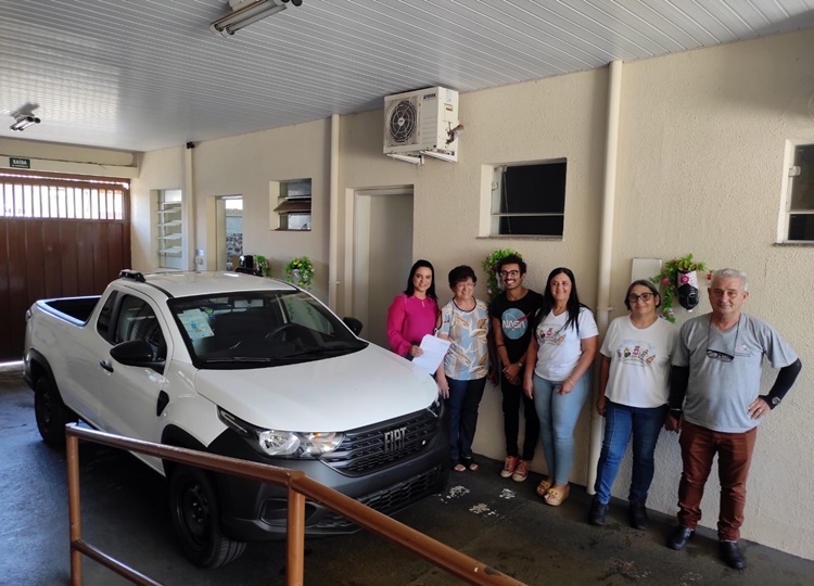 Assistência Social realiza entrega de veículo ao ‘Projeto SIM ao Deficiente’