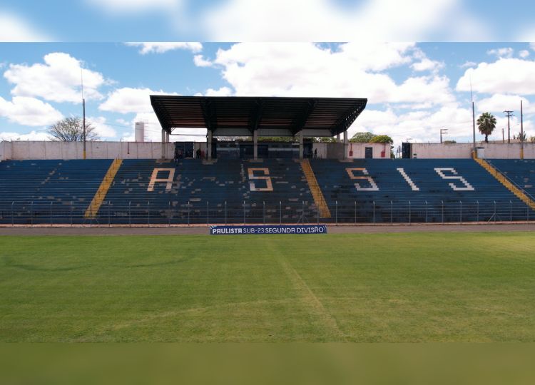 Prefeito José Fernandes visita obras de melhorias do Estádio Antônio Viana Silva – Tonicão 
