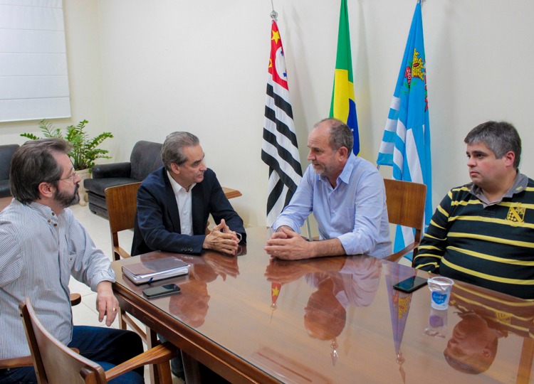 Prefeito recebe visita de deputado Estadual