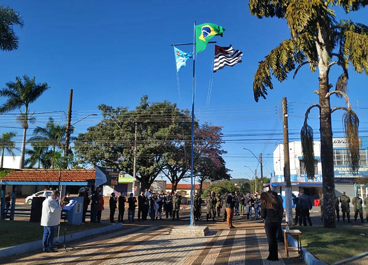 Prefeitura realiza Ato Cívico em alusão ao aniversário de Assis e solidariza às famílias que perderam entes queridos durante a pandemia