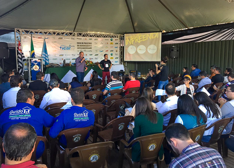 Palestra sobre Transformação Digital e Inovação em Pequenas e Médias Empresas finalizam Ciclo de Palestras na FICAR 2017