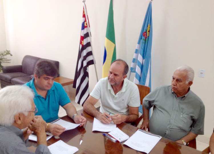 Prefeito recebe diretoria da Santa Casa