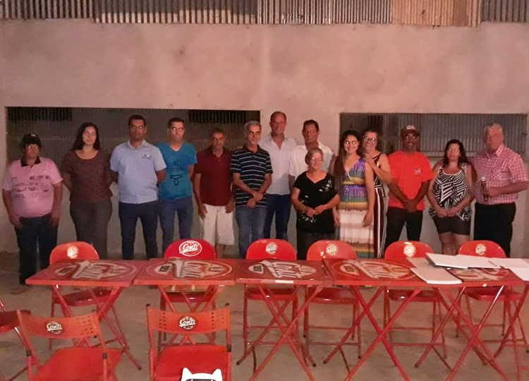 Prefeito José Fernandes reúne-se com moradores do Cervinho