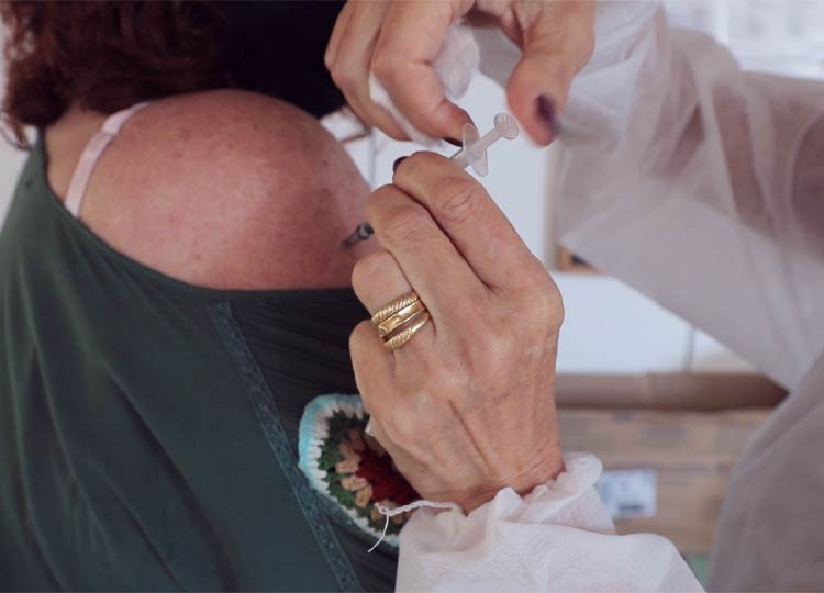 Profissionais da Educação recebem 2ª dose da vacina contra COVID-19 na segunda-feira, 10