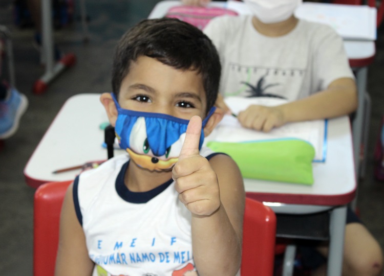 EDUCAÇÃO EM MOVIMENTO: Aulas presenciais na rede municipal começam nesta segunda-feira