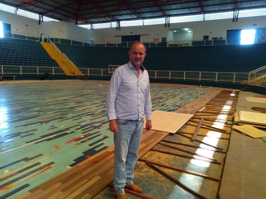 Prefeito visita praças esportivas e acompanha finalização dos preparativos para os Jogos Regionais em Assis