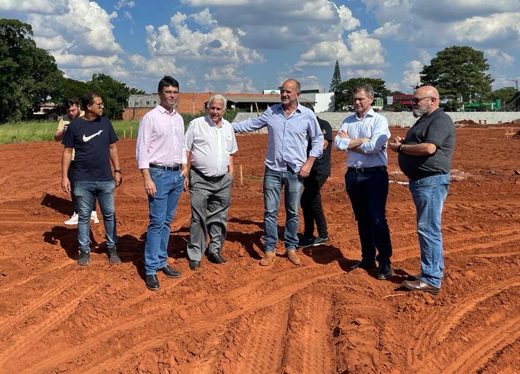 Prefeito e vice visitam canteiro de obras do Grupo MUFFATO que gerará 400 empregos em Assis