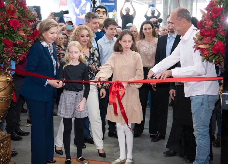 Prefeito prestigia inauguração do Max Atacadista em Assis