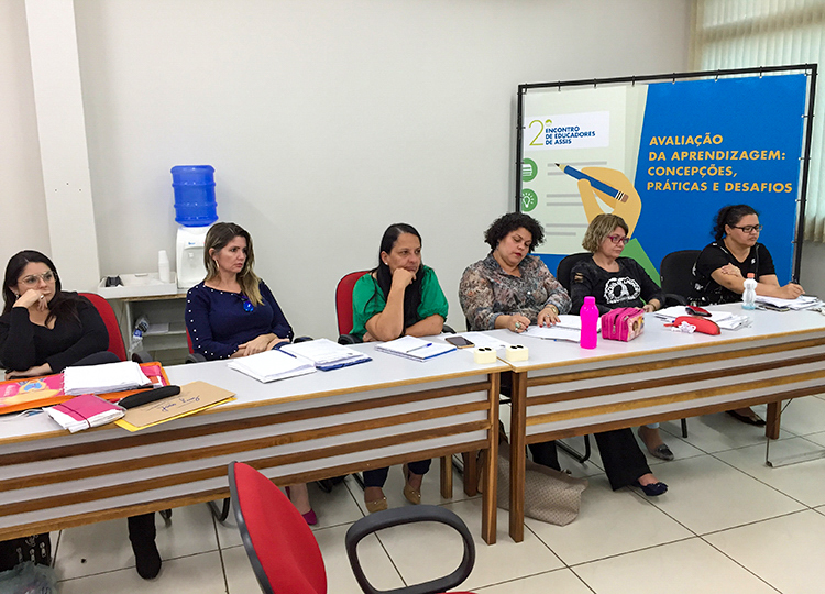 Servidores da Educação participam de curso sobre formação em Matemática
