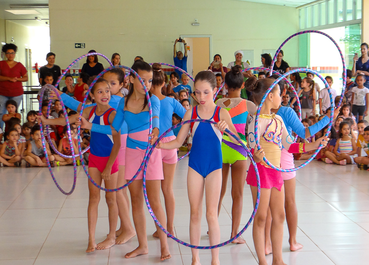 Apresentação de ginastica artística e rítmica abre semana do Dia das Crianças